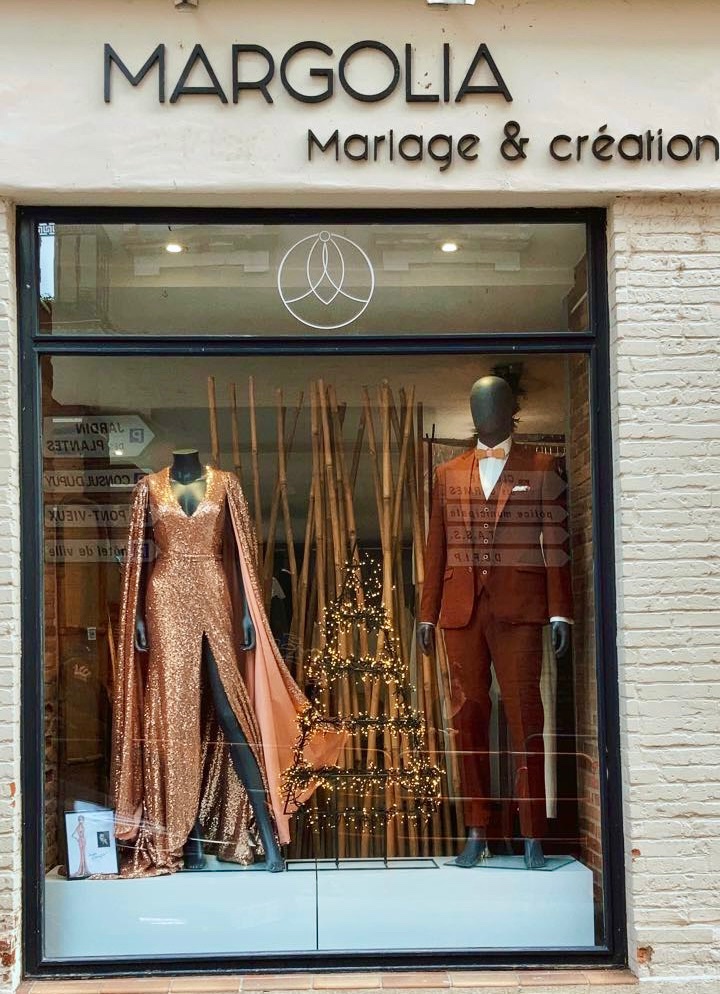La robe Pronuptia en vitrine dans la boutique Margolia
