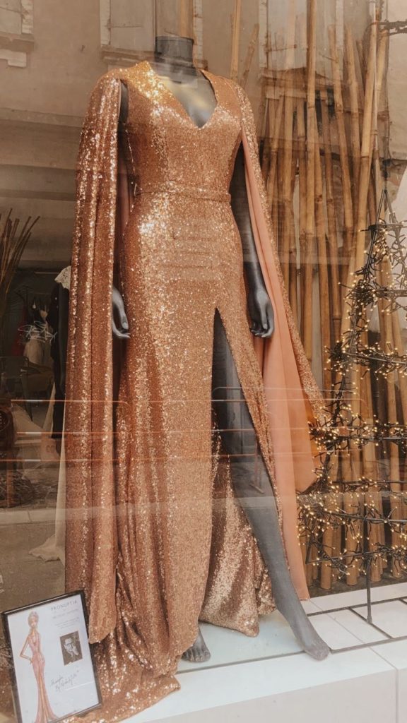 La robe Pronuptia en vitrine dans la boutique Margolia